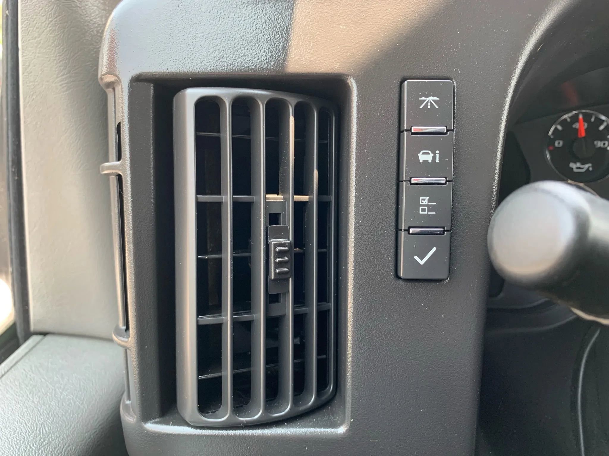Used 2012 Chevrolet Express 3500 LS RWD image 18