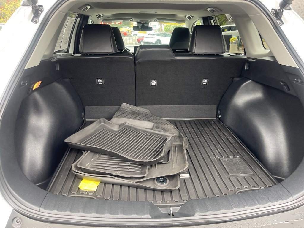 Used 2022 Toyota Corolla Cross XLE w/ Convenience Package image 22