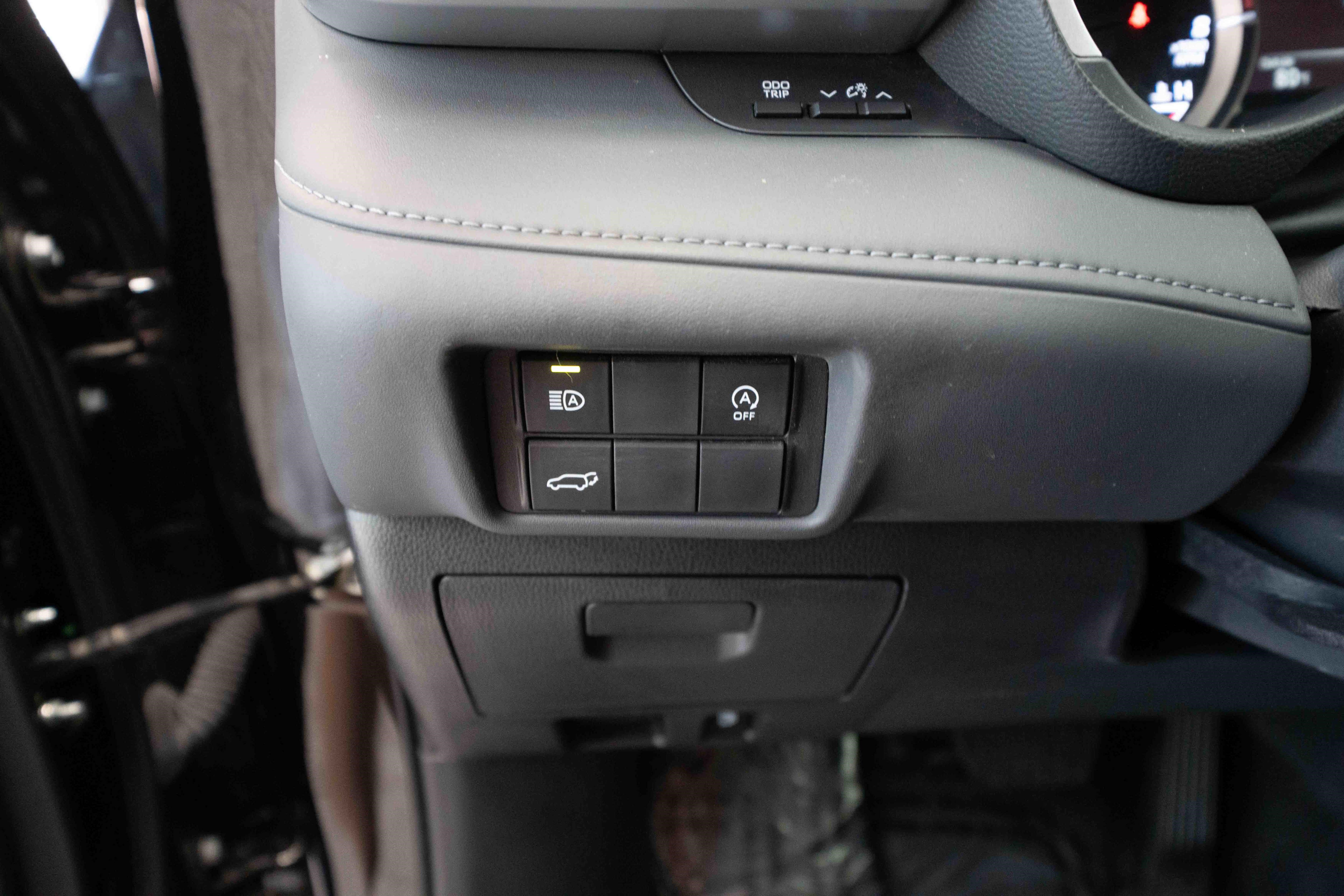 Used 2023 Toyota Highlander XLE AWD/4WD image 11