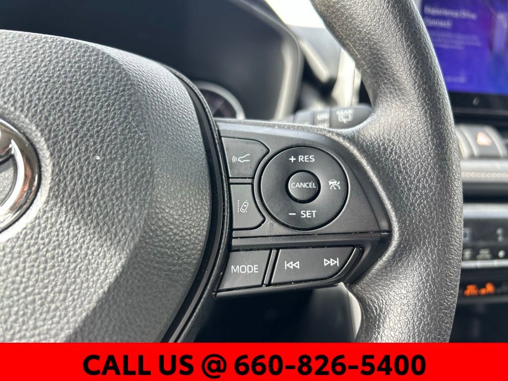 Used 2025 Toyota RAV4 XLE AWD/4WD image 14