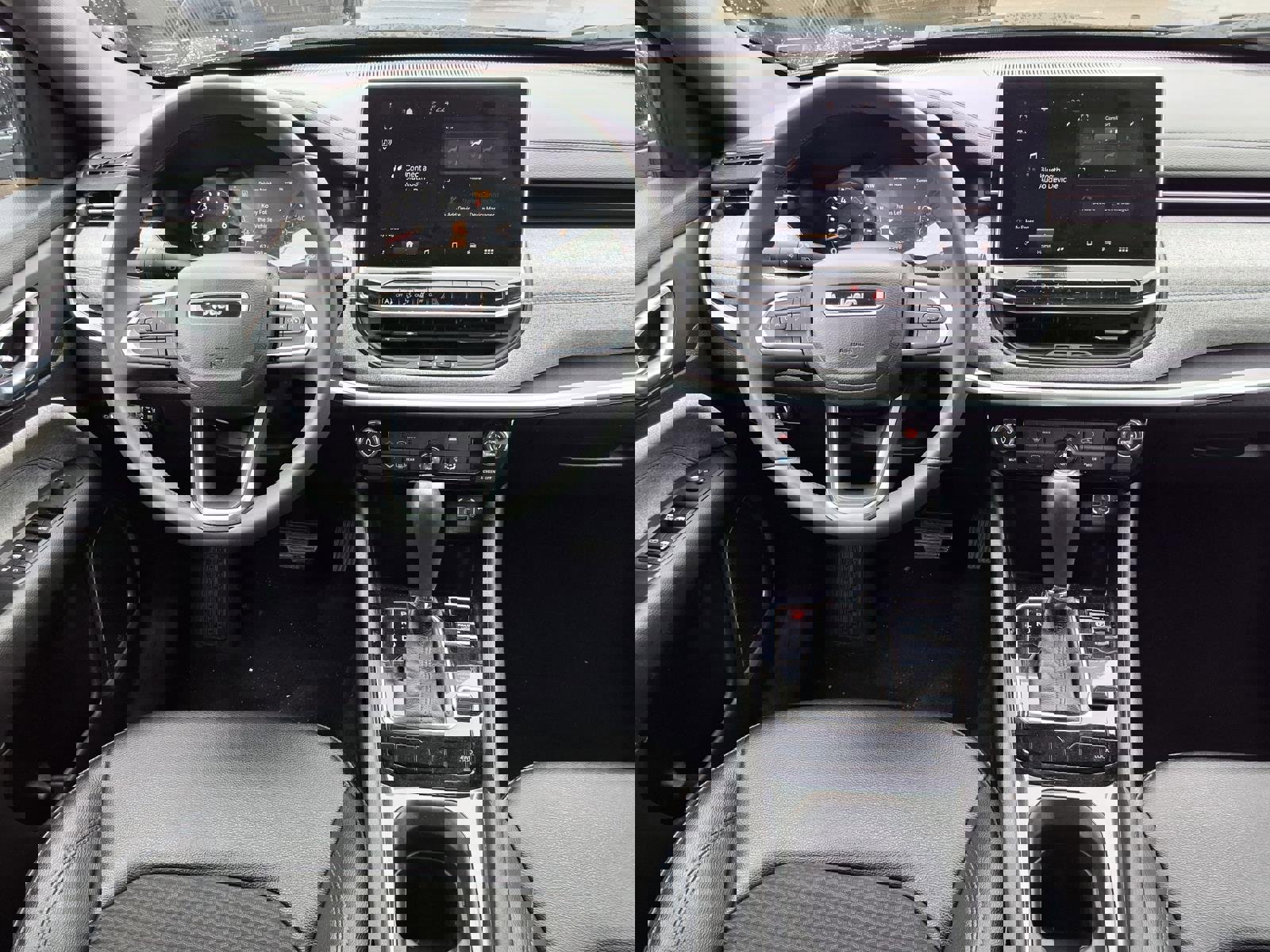 Used 2024 Jeep Compass Latitude image 5