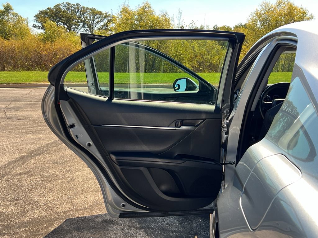 Used 2020 Toyota Camry SE image 32