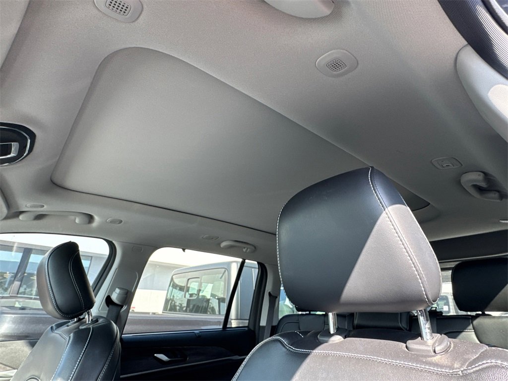 Used 2022 Jeep Grand Cherokee Limited 4xe w/ Luxury Tech Group II image 16