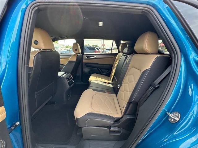 Used 2024 Volkswagen Atlas Cross Sport SE AWD/4WD image 12