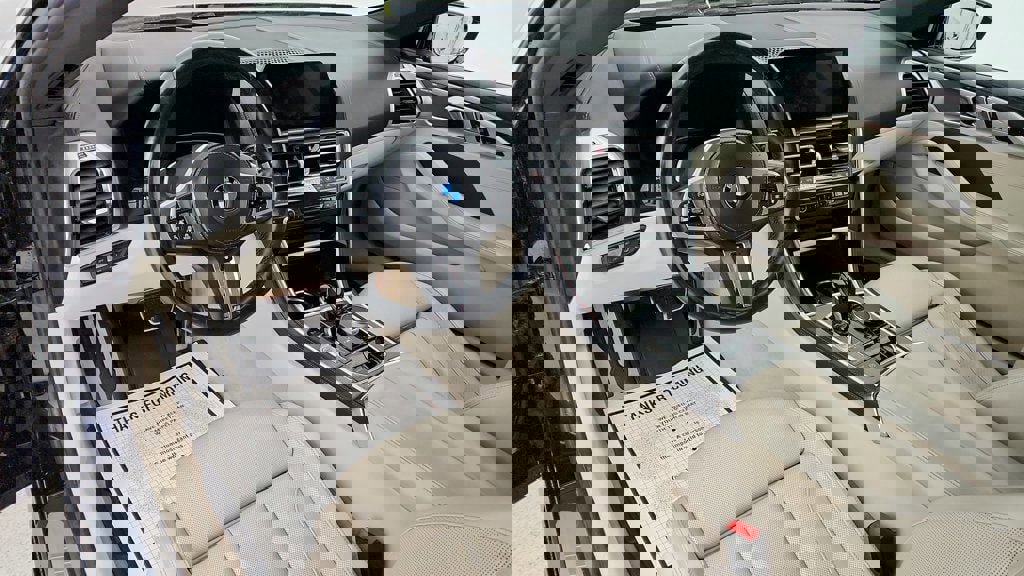 Used 2022 BMW M850i xDrive Convertible image 13