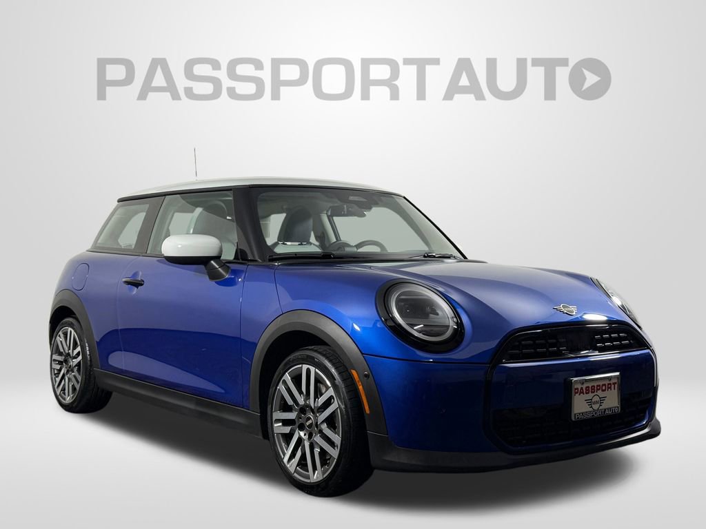 Used 2025 MINI Cooper 2-Door Hardtop image 3