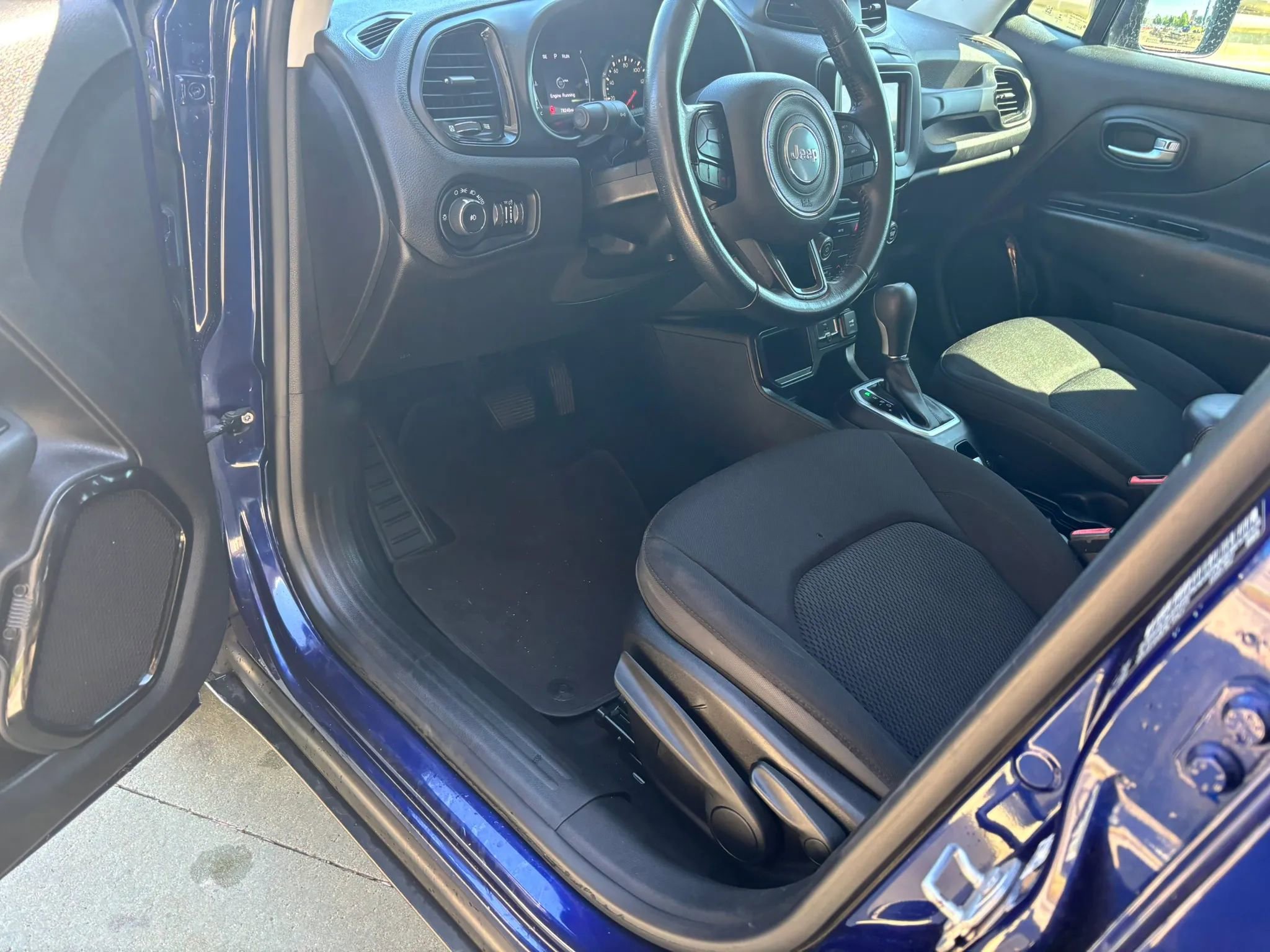 Used 2018 Jeep Renegade Altitude FWD image 20