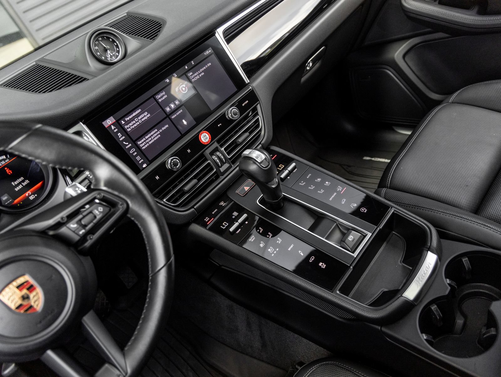 Certified 2024 Porsche Macan S AWD/4WD image 32