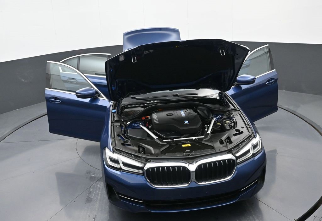 Used 2023 BMW 530e xDrive w/ Premium Package image 39