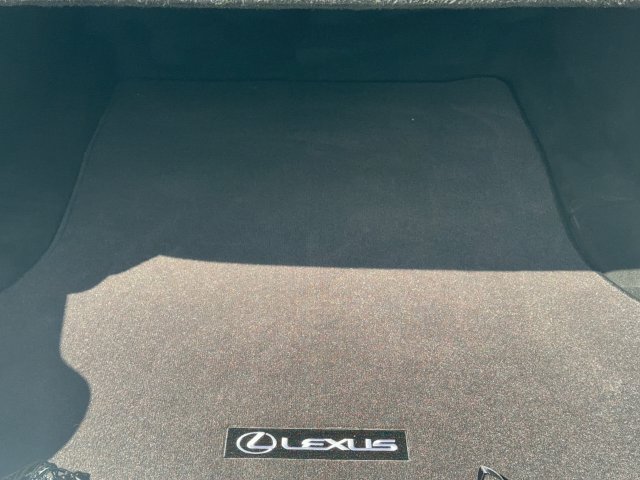 Used 2023 Lexus LS 500 w/ Accessory Package (Z2) RWD image 31