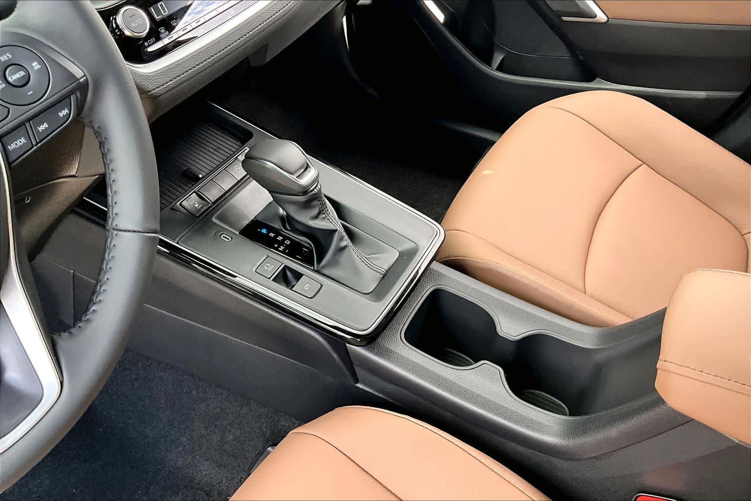 Used 2026 Toyota Corolla Cross XLE w/ Convenience Package FWD image 17