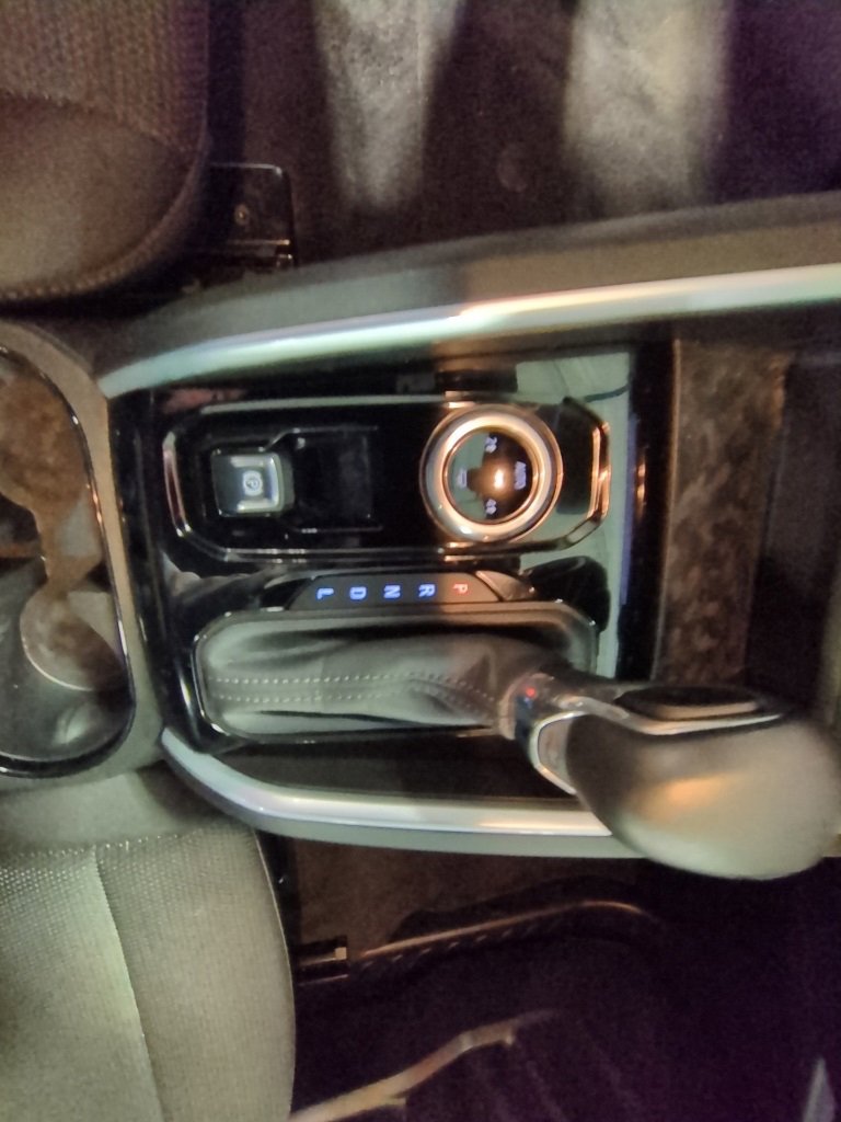 Used 2024 Chevrolet Colorado LT w/ LT Convenience Package image 15