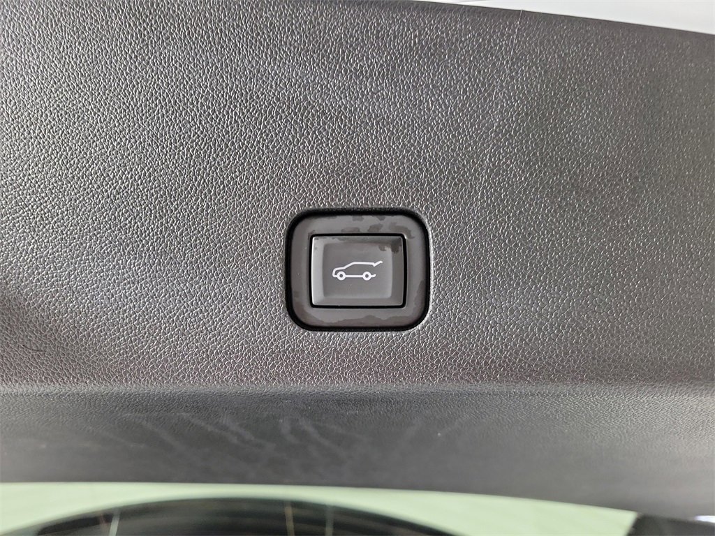 Certified 2023 Cadillac XT6 Premium Luxury image 9