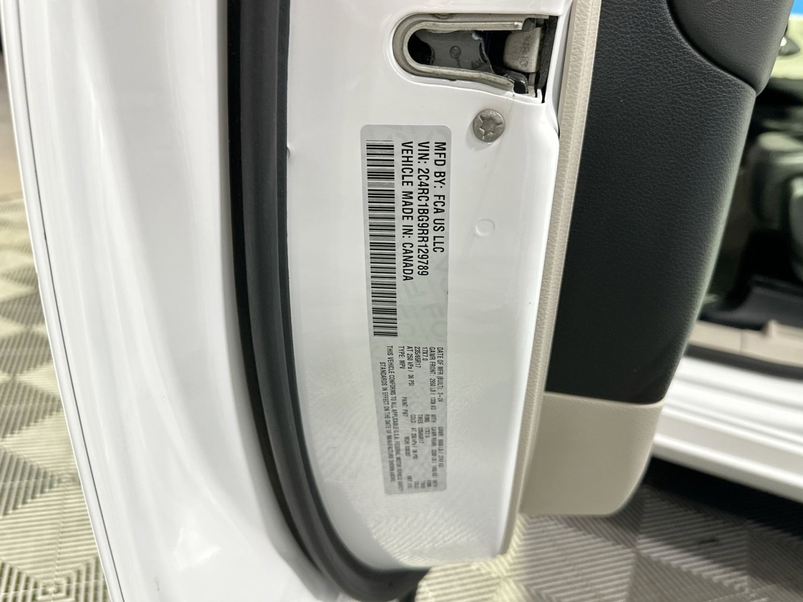 Used 2024 Chrysler Pacifica Touring-L image 36