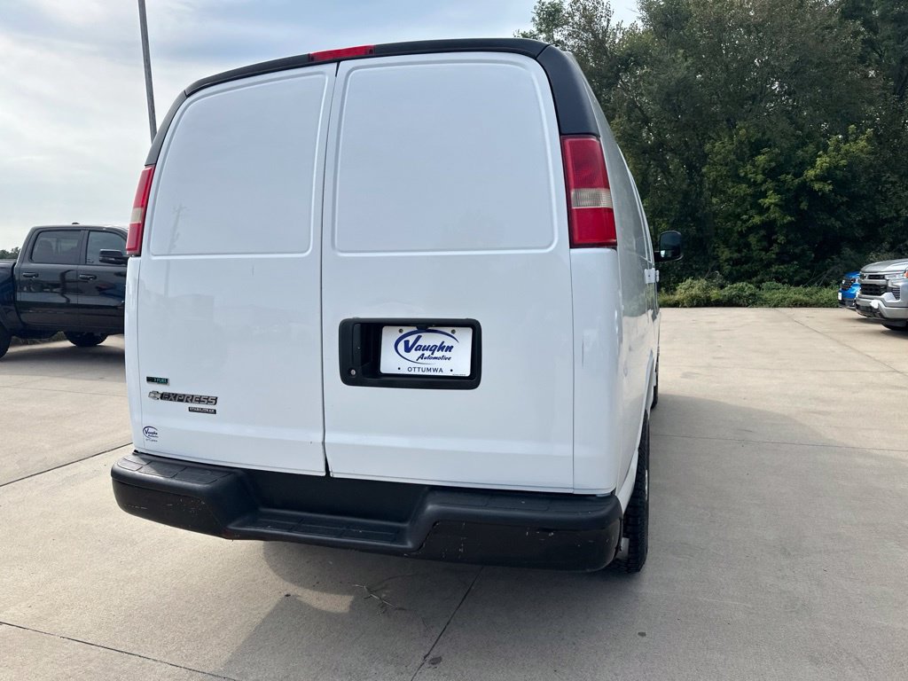 Used 2011 Chevrolet Express 3500 RWD image 13