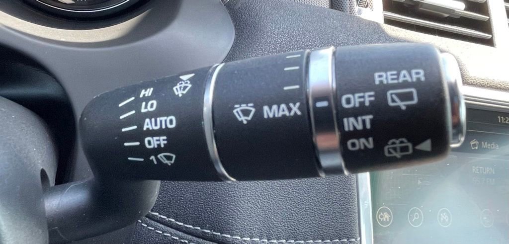 Used 2018 Land Rover Range Rover Evoque SE AWD/4WD image 25