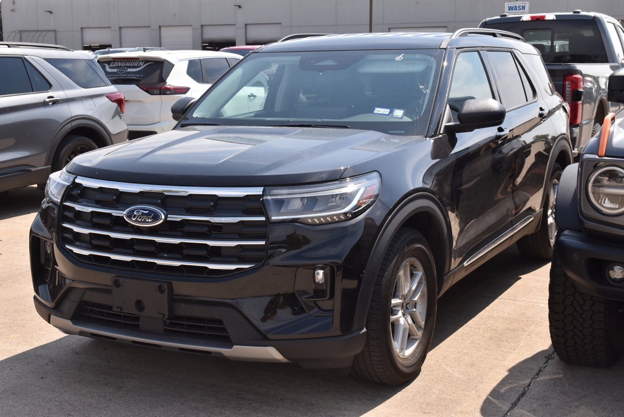 Certified 2025 Ford Explorer Active w/ Active Comfort Package RWD image 2