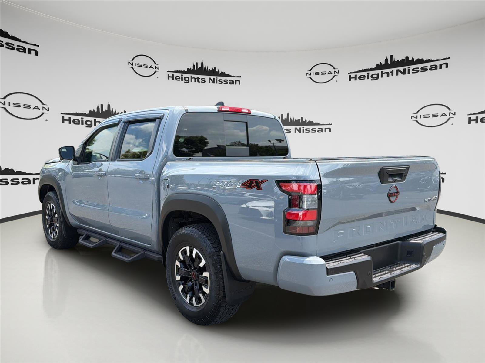 Used 2023 Nissan Frontier PRO-4X w/ Pro Convenience Package AWD/4WD image 3