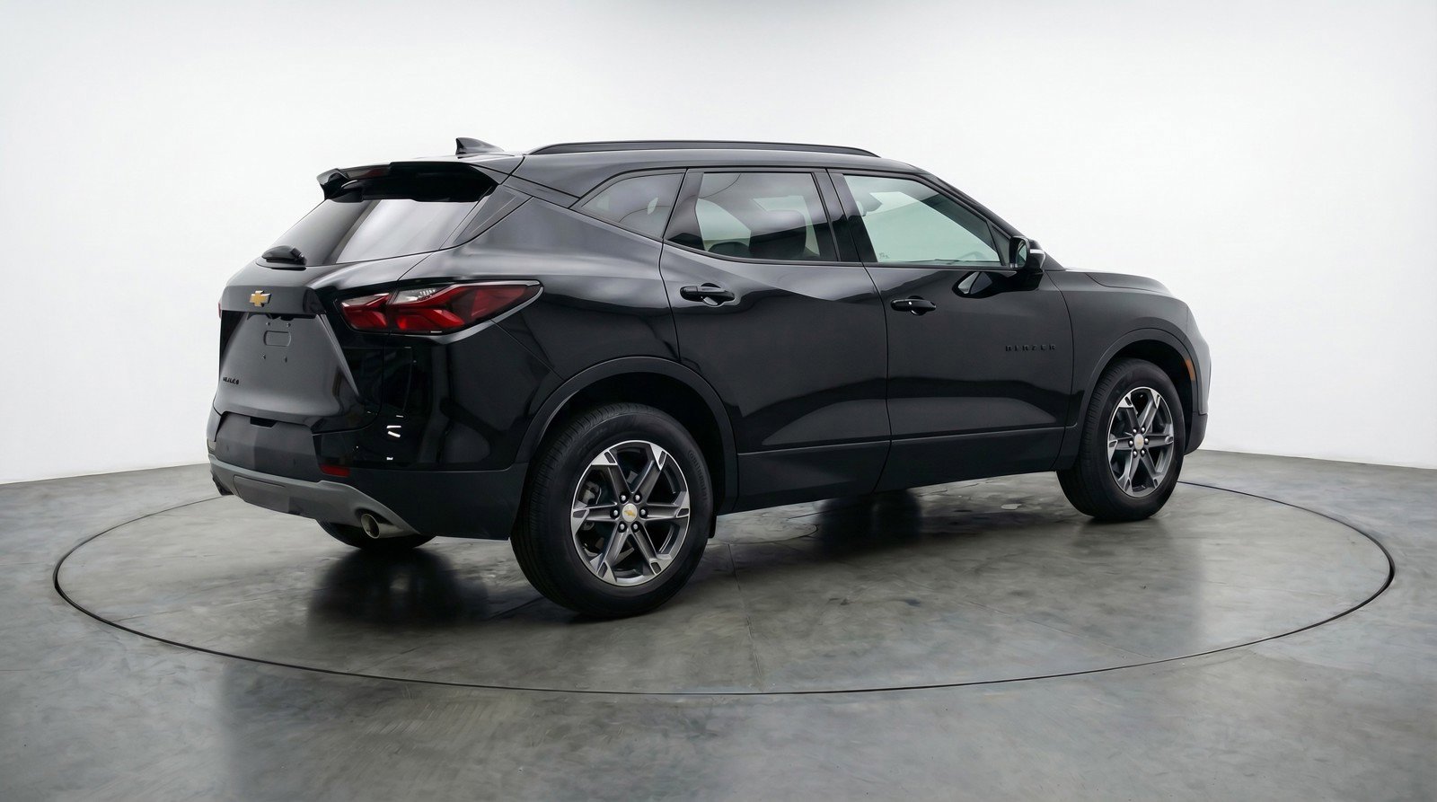 Used 2025 Chevrolet Blazer LT FWD image 9
