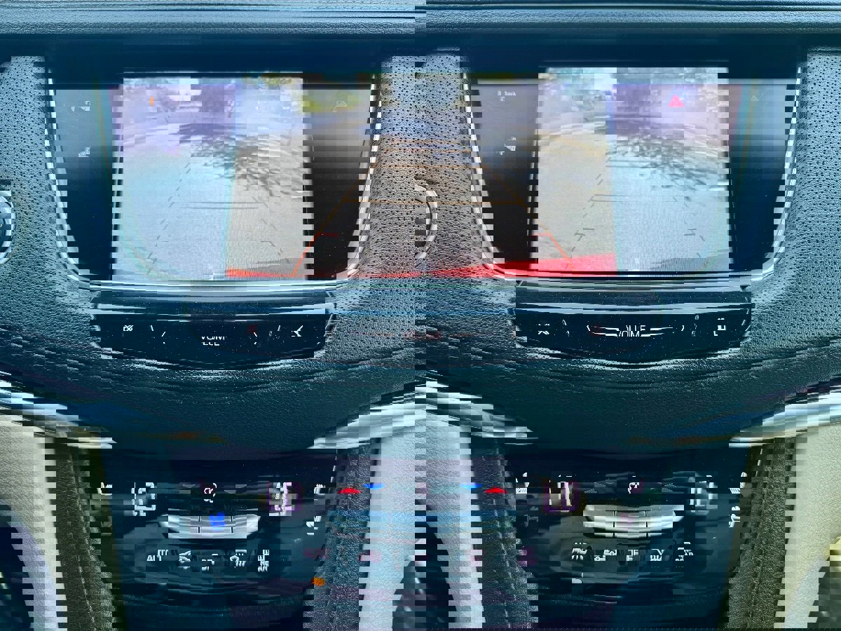 Used 2018 Cadillac XT5 Premium Luxury w/ Driver Assist Package AWD/4WD image 19