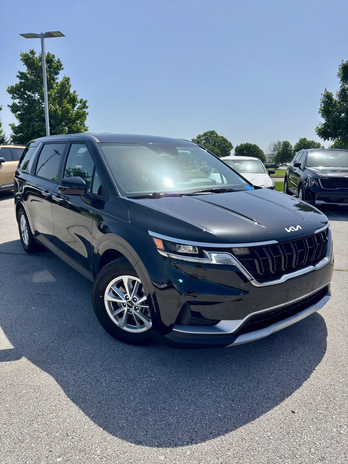 Certified 2024 Kia Carnival LX FWD image 7