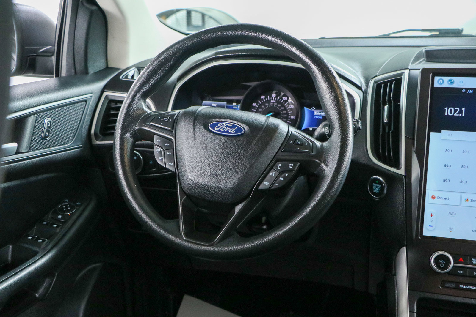 Used 2021 Ford Edge SE image 12