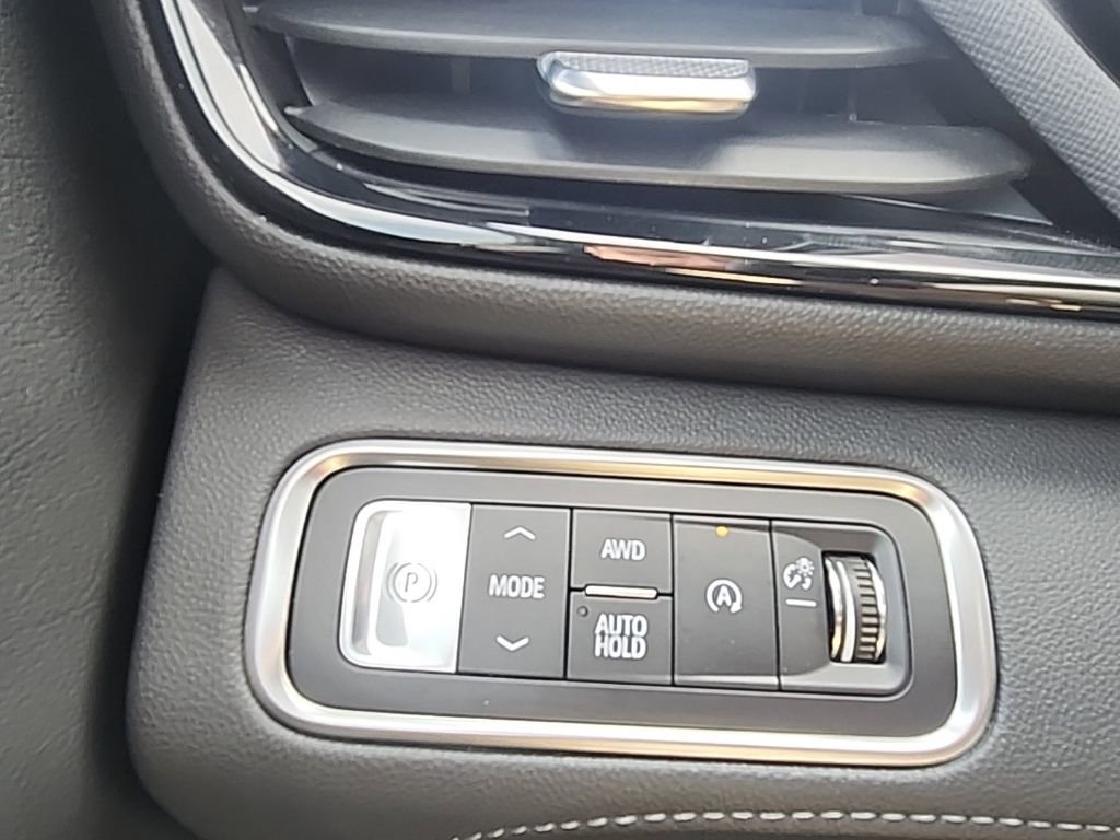 Used 2025 Buick Enclave Sport Touring image 18