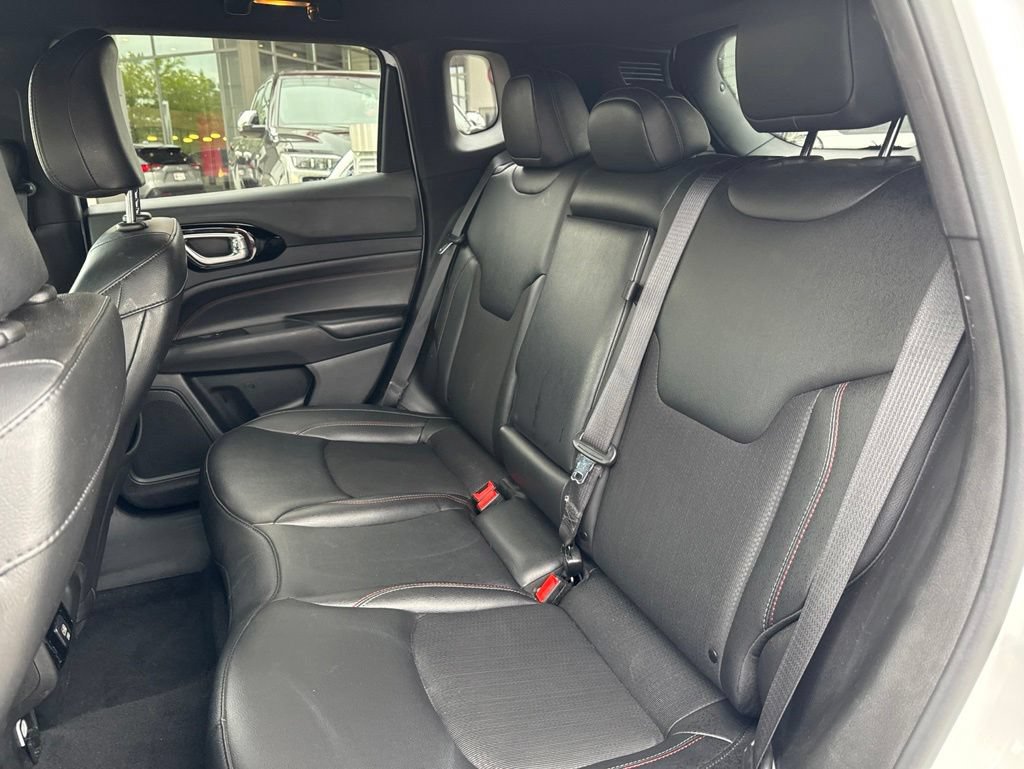 Used 2025 Jeep Compass Trailhawk AWD/4WD image 18