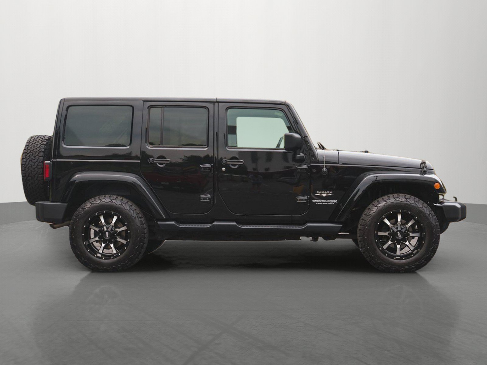 Used 2018 Jeep Wrangler Unlimited Sahara w/ Connectivity Group AWD/4WD image 8