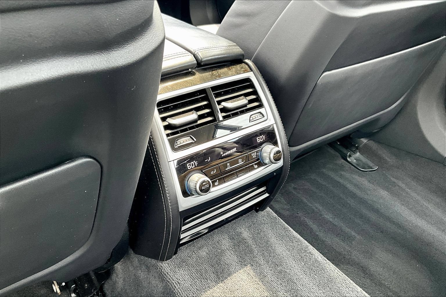 Used 2022 BMW 740i RWD image 9