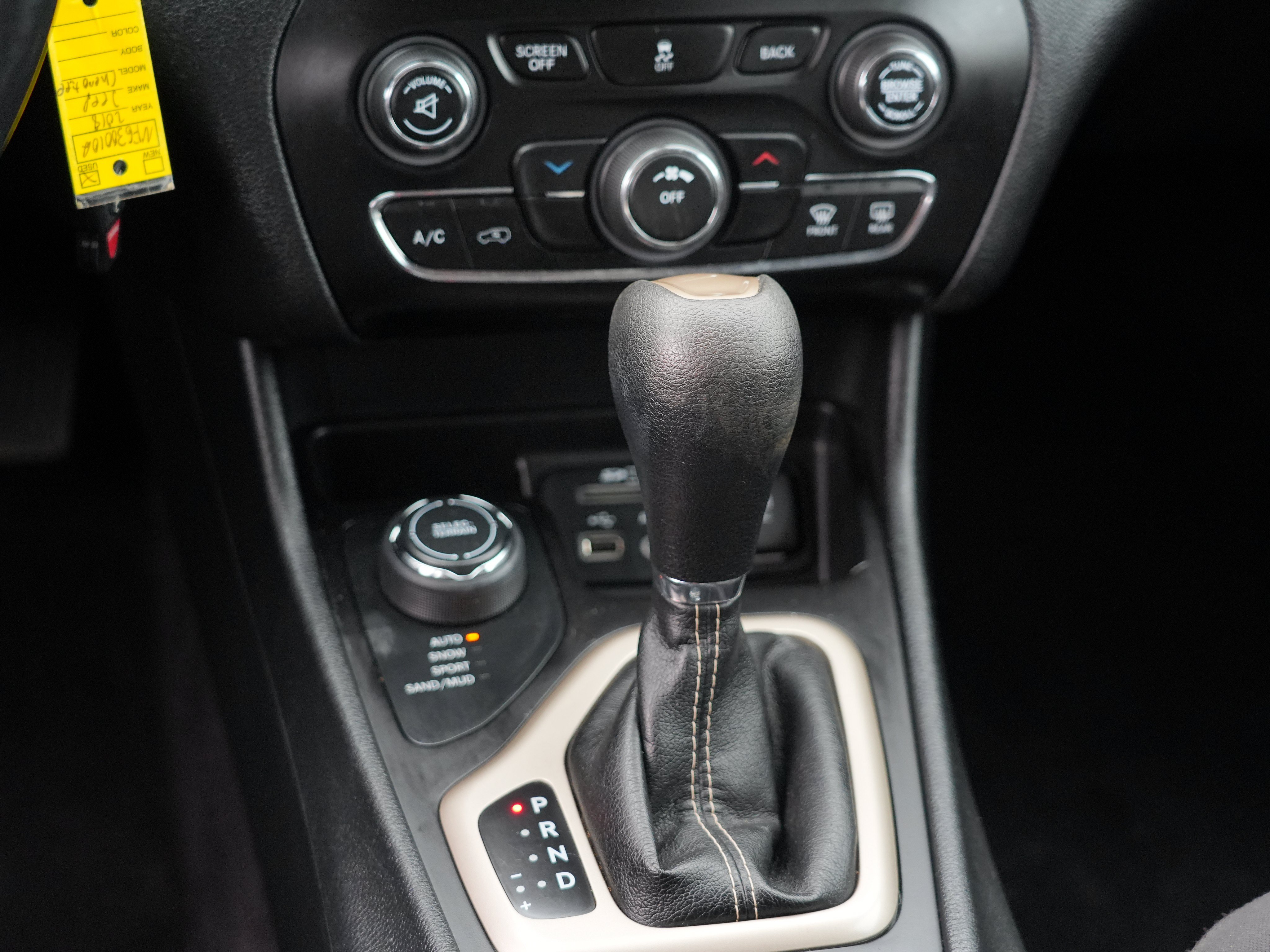 Used 2018 Jeep Cherokee Latitude AWD/4WD image 24