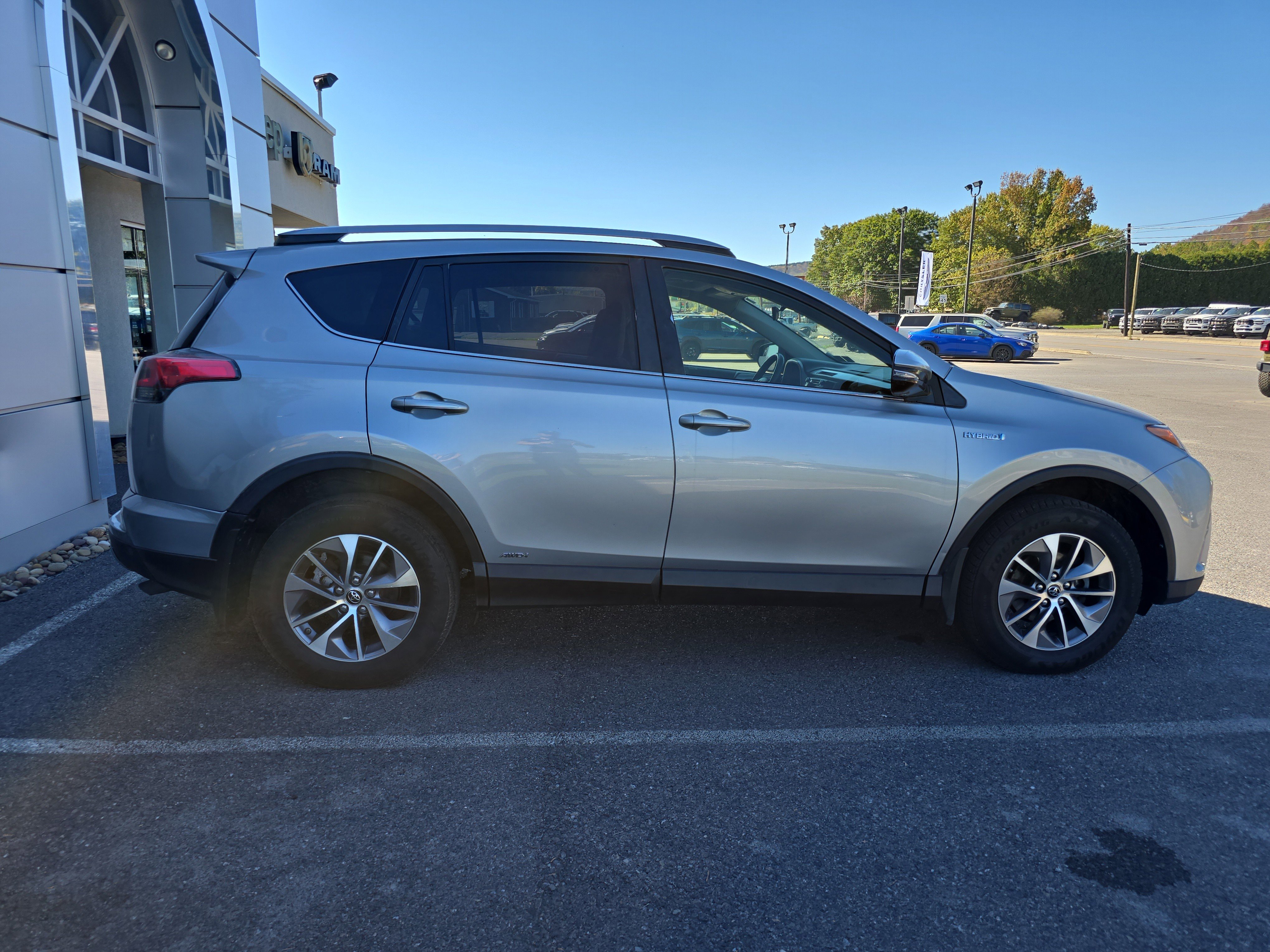 Used 2018 Toyota RAV4 XLE video 2