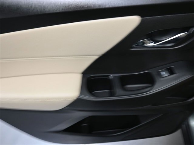 Used 2023 Chevrolet Traverse LT w/ LT Premium Package image 19