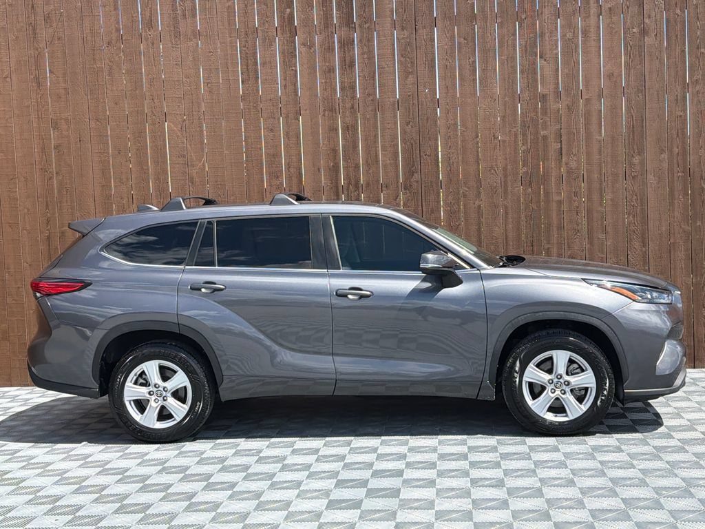 Used 2023 Toyota Highlander L FWD image 14