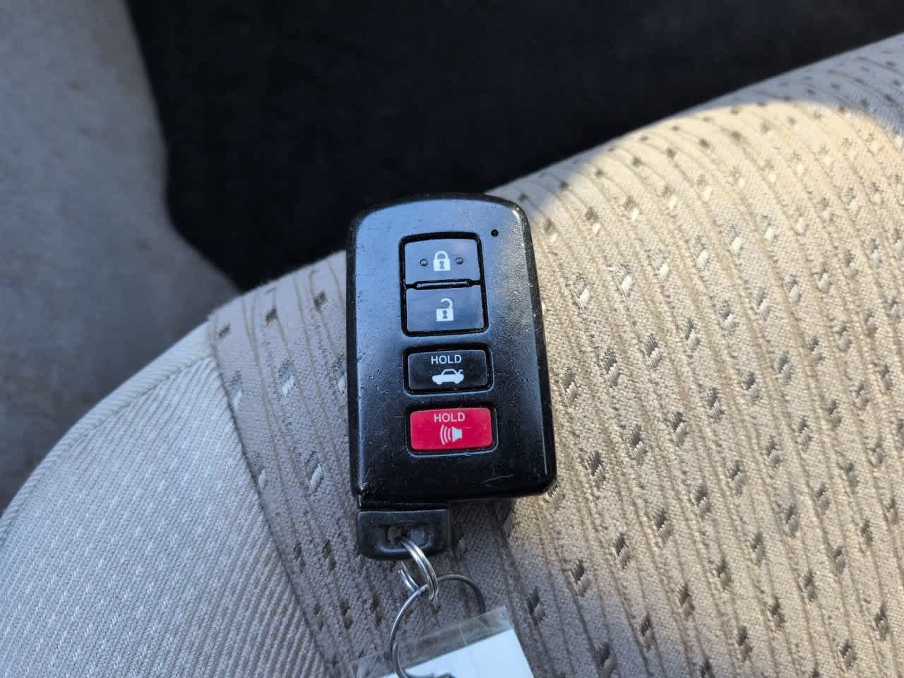 Used 2014 Toyota Camry LE FWD image 26