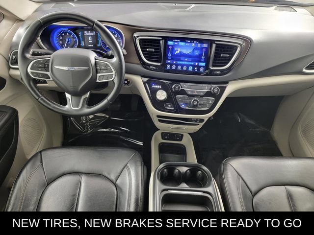 Used 2017 Chrysler Pacifica Touring-L FWD image 20
