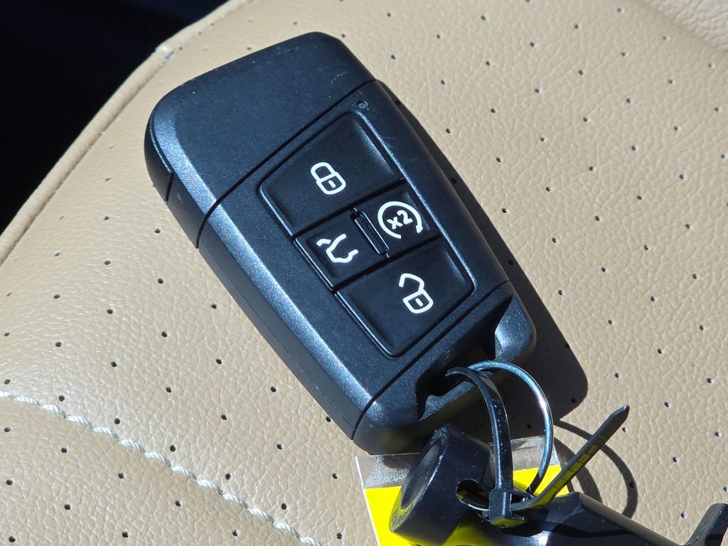 Used 2024 Volkswagen Tiguan SE R-Line AWD/4WD image 38