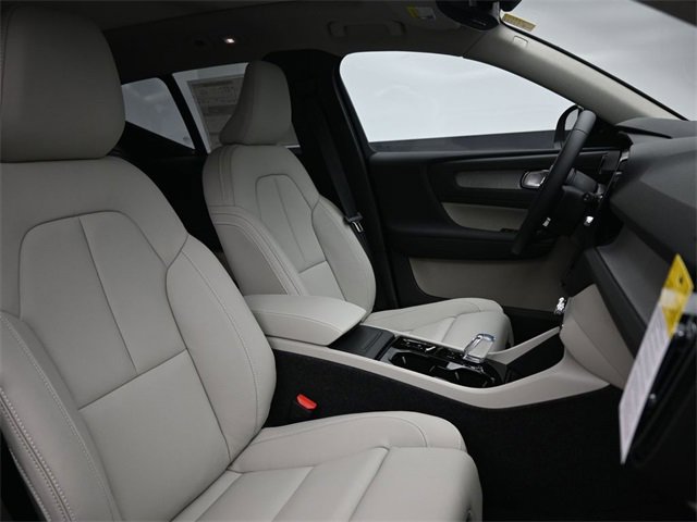 New 2026 Volvo XC40 B4 Plus w/ Protection Package Premier image 35