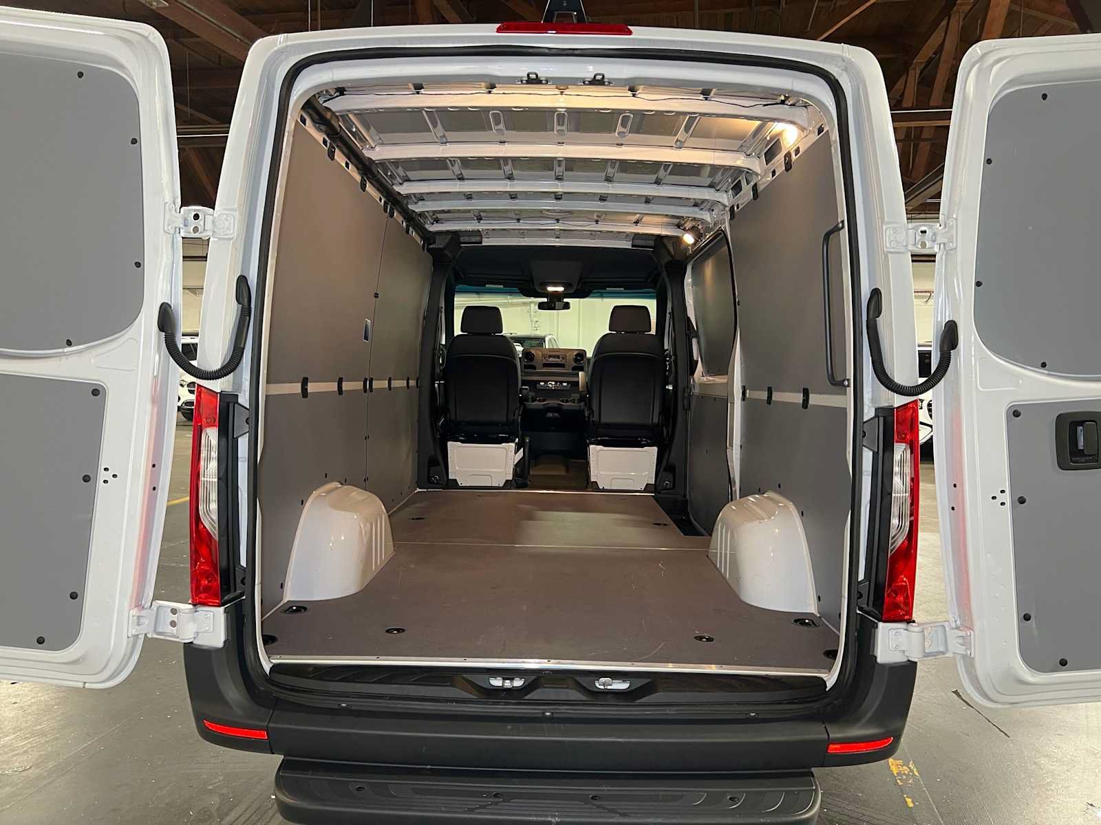 Used 2025 Mercedes-Benz Sprinter 2500 image 12