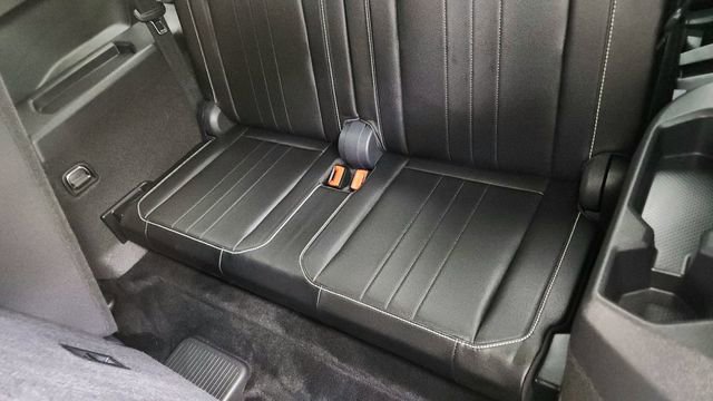 Used 2023 Volkswagen Tiguan SE R-Line image 31