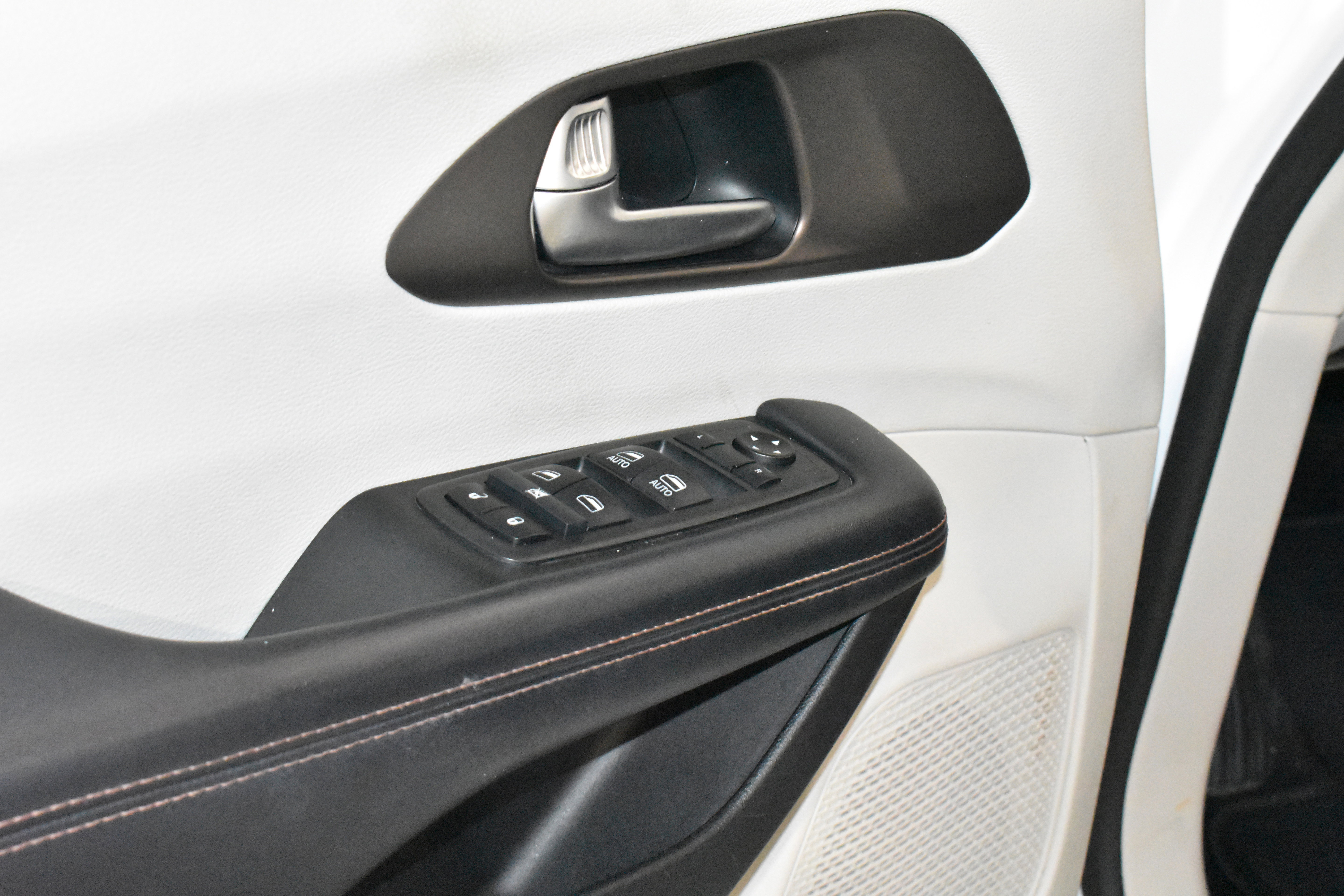 Used 2019 Chrysler Pacifica Touring-L image 23