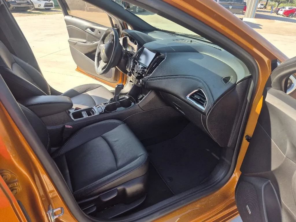 Used 2017 Chevrolet Cruze Premier FWD image 20