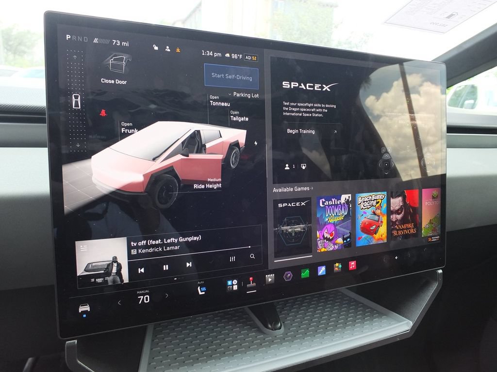 Used 2025 Tesla Cybertruck AWD Crew Cab image 31
