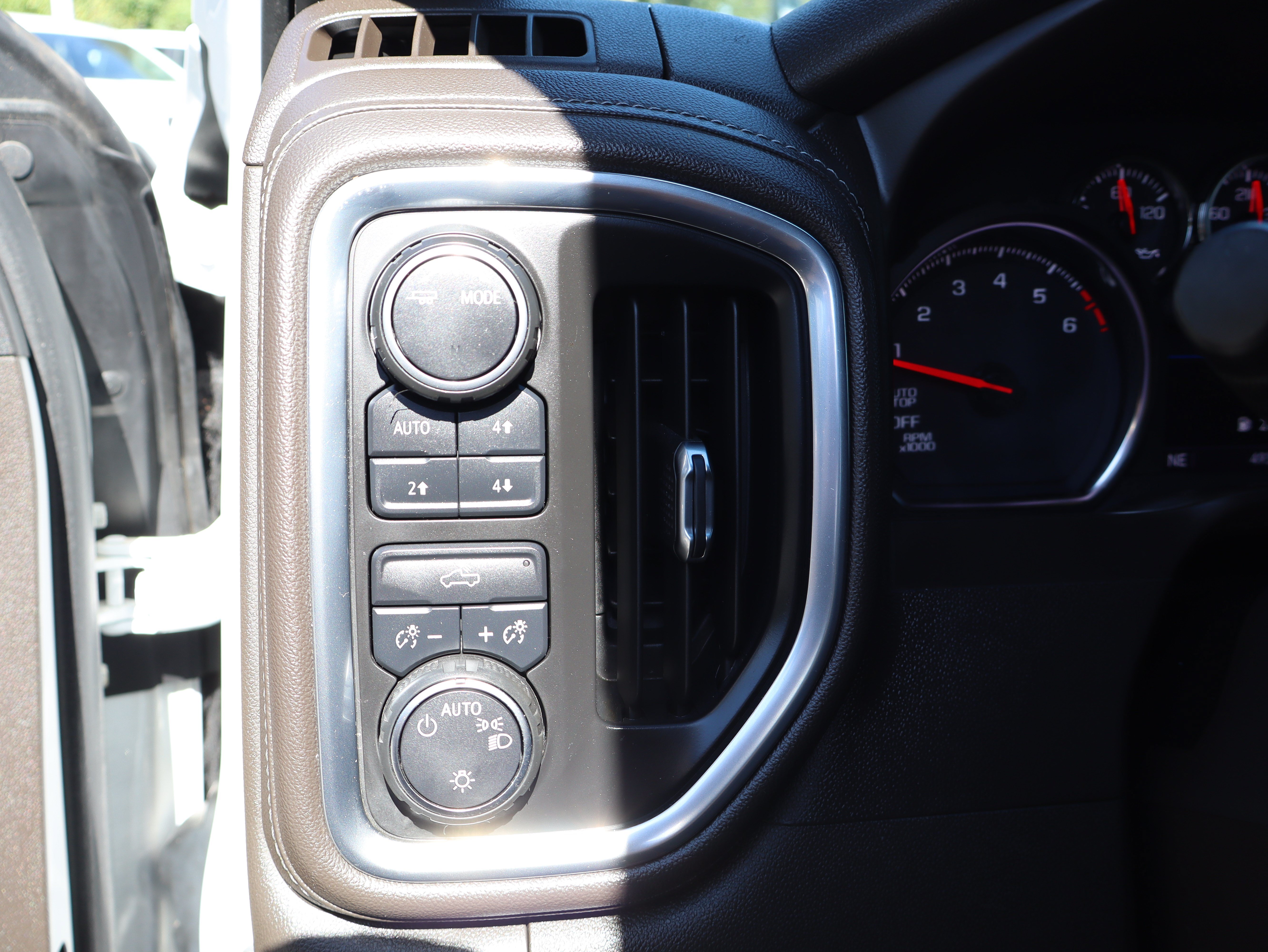 Used 2020 Chevrolet Silverado 1500 LT w/ All-Star Edition AWD/4WD image 21