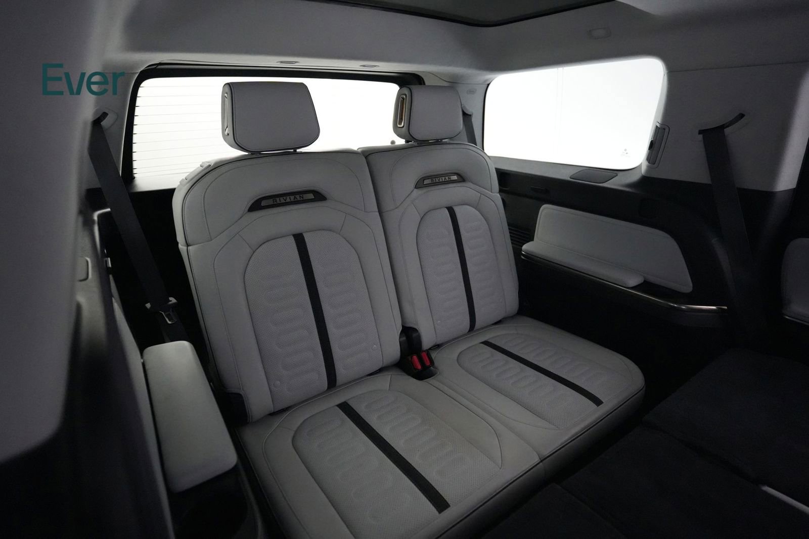 Used 2024 Rivian R1S Adventure AWD/4WD image 25