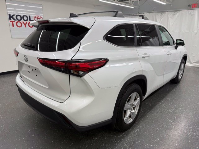 Used 2023 Toyota Highlander L FWD image 2