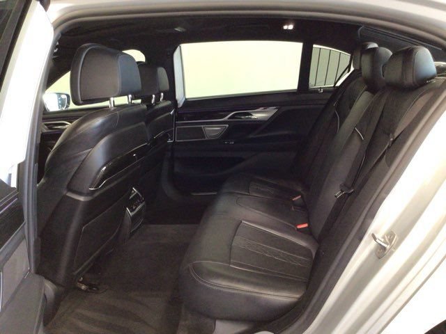 Used 2018 BMW 750i RWD image 13