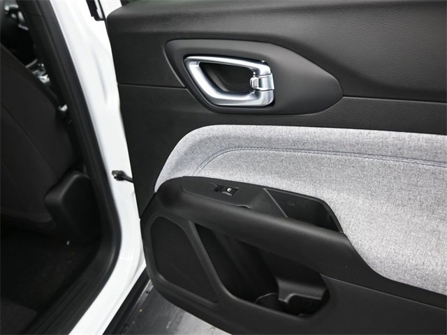 Used 2025 Jeep Compass Sport image 12