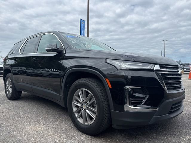 Used 2023 Chevrolet Traverse LT FWD image 3