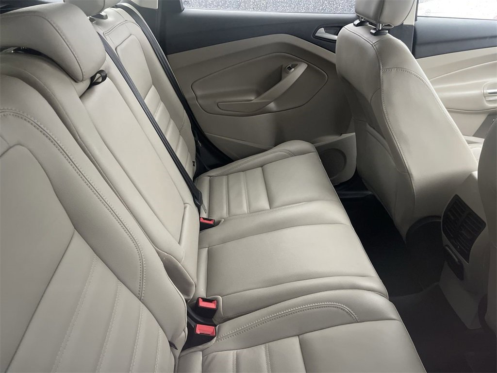 Used 2019 Ford Escape Titanium image 10